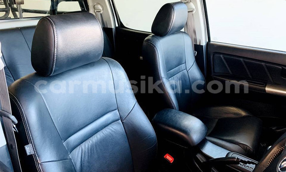 Nunua Ilio tumika Toyota Hilux Fedha Gari ndani ya Beitbridge nchini Matabeleland Kusini Nunua Ilio tumika Toyota Hilux Fedha Gari ndani ya Beitbridge nchini Matabeleland Kusini