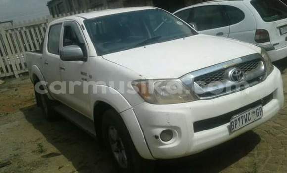 Acheter Occasion Voiture Toyota Hilux Blanc à Belvédère, Harare Acheter Occasion Voiture Toyota Hilux Blanc à Belvédère, Harare