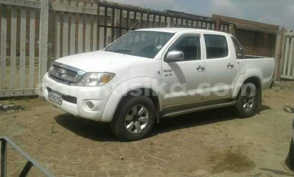 Acheter Occasion Voiture Toyota Hilux Blanc à Belvédère, Harare Acheter Occasion Voiture Toyota Hilux Blanc à Belvédère, Harare
