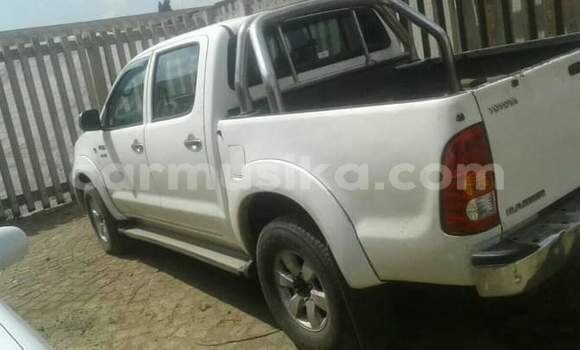Acheter Occasion Voiture Toyota Hilux Blanc à Belvédère, Harare Acheter Occasion Voiture Toyota Hilux Blanc à Belvédère, Harare