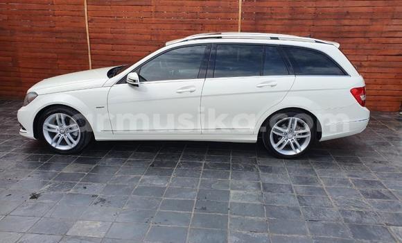 Acheter Occasion Voiture Mercedes‒Benz C–Class Blanc à Beitbridge, Matabeleland South Acheter Occasion Voiture Mercedes‒Benz C–Class Blanc à Beitbridge, Matabeleland South