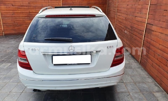Acheter Occasion Voiture Mercedes‒Benz C–Class Blanc à Beitbridge, Matabeleland South Acheter Occasion Voiture Mercedes‒Benz C–Class Blanc à Beitbridge, Matabeleland South