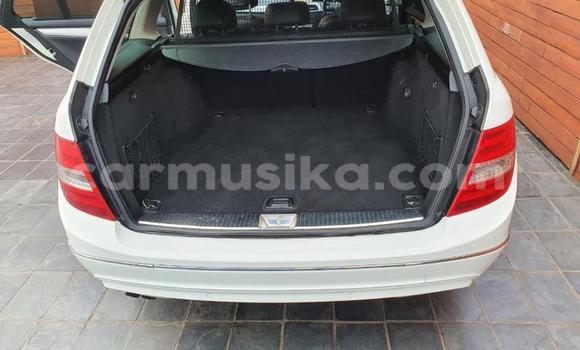 Acheter Occasion Voiture Mercedes‒Benz C–Class Blanc à Beitbridge, Matabeleland South Acheter Occasion Voiture Mercedes‒Benz C–Class Blanc à Beitbridge, Matabeleland South