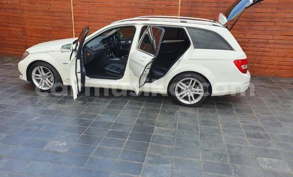 Acheter Occasion Voiture Mercedes‒Benz C–Class Blanc à Beitbridge, Matabeleland South Acheter Occasion Voiture Mercedes‒Benz C–Class Blanc à Beitbridge, Matabeleland South