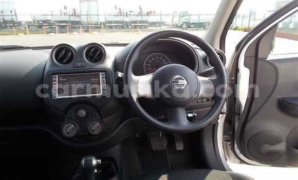 Nunua Ilio tumika Nissan March Fedha Gari ndani ya Beitbridge nchini Matabeleland Kusini Nunua Ilio tumika Nissan March Fedha Gari ndani ya Beitbridge nchini Matabeleland Kusini