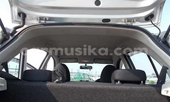 Nunua Ilio tumika Nissan March Fedha Gari ndani ya Beitbridge nchini Matabeleland Kusini Nunua Ilio tumika Nissan March Fedha Gari ndani ya Beitbridge nchini Matabeleland Kusini