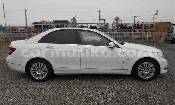 Nunua Ilio tumika Mercedes‒Benz C–Class Nyeupe Gari ndani ya Beitbridge nchini Matabeleland Kusini Nunua Ilio tumika Mercedes‒Benz C–Class Nyeupe Gari ndani ya Beitbridge nchini Matabeleland Kusini