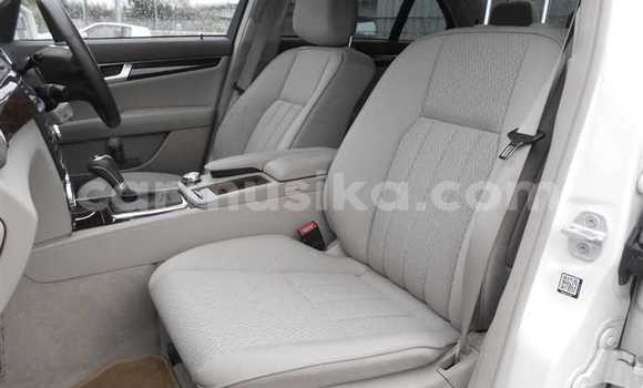 Nunua Ilio tumika Mercedes‒Benz C–Class Nyeupe Gari ndani ya Beitbridge nchini Matabeleland Kusini Nunua Ilio tumika Mercedes‒Benz C–Class Nyeupe Gari ndani ya Beitbridge nchini Matabeleland Kusini