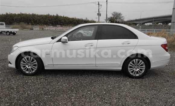 Nunua Ilio tumika Mercedes‒Benz C–Class Nyeupe Gari ndani ya Beitbridge nchini Matabeleland Kusini Nunua Ilio tumika Mercedes‒Benz C–Class Nyeupe Gari ndani ya Beitbridge nchini Matabeleland Kusini