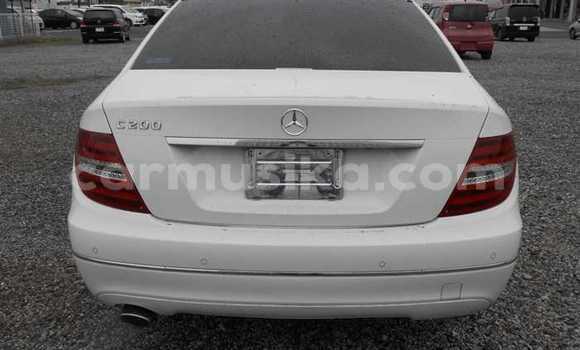 Nunua Ilio tumika Mercedes‒Benz C–Class Nyeupe Gari ndani ya Beitbridge nchini Matabeleland Kusini Nunua Ilio tumika Mercedes‒Benz C–Class Nyeupe Gari ndani ya Beitbridge nchini Matabeleland Kusini