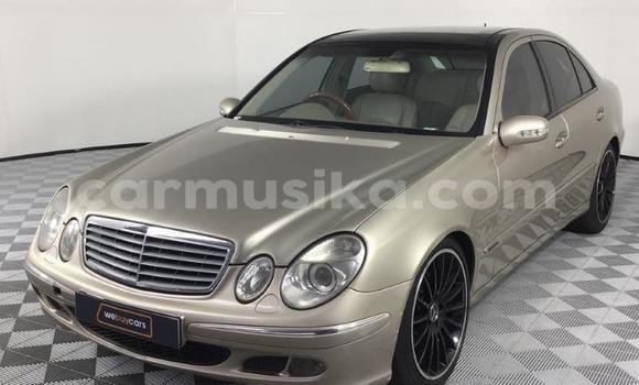 Nunua Ilio tumika Mercedes‒Benz E–Class Beige Gari ndani ya Beitbridge nchini Matabeleland Kusini