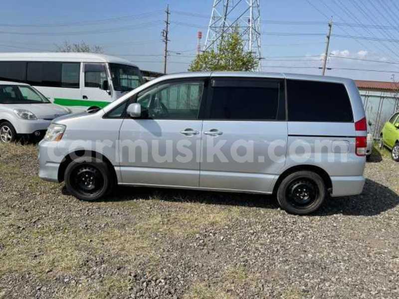 Big with watermark toyota noah matabeleland south beitbridge 21342