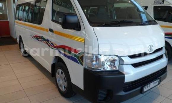 Buy Used Toyota Hiace White Car in Beitbridge in Matabeleland South
