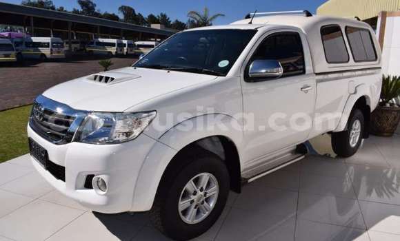 Acheter Occasion Voiture Toyota Hilux Blanc à Beitbridge, Matabeleland South Acheter Occasion Voiture Toyota Hilux Blanc à Beitbridge, Matabeleland South
