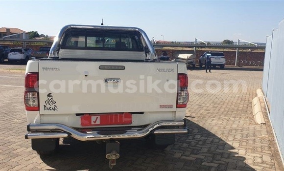 Tenga Tsaru Toyota Hilux Chena Mota in Beitbridge in Matabeleland South Tenga Tsaru Toyota Hilux Chena Mota in Beitbridge in Matabeleland South