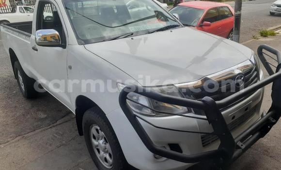 Buy Used Toyota Hilux White Car in Beitbridge in Matabeleland South Buy Used Toyota Hilux White Car in Beitbridge in Matabeleland South
