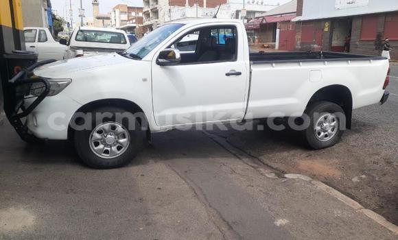 Buy Used Toyota Hilux White Car in Beitbridge in Matabeleland South Buy Used Toyota Hilux White Car in Beitbridge in Matabeleland South
