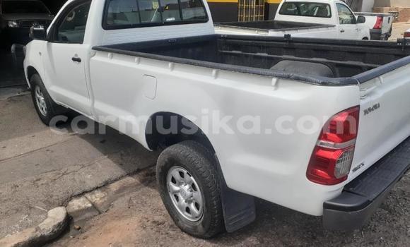 Buy Used Toyota Hilux White Car in Beitbridge in Matabeleland South Buy Used Toyota Hilux White Car in Beitbridge in Matabeleland South