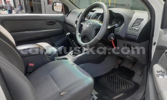 Buy Used Toyota Hilux White Car in Beitbridge in Matabeleland South Buy Used Toyota Hilux White Car in Beitbridge in Matabeleland South