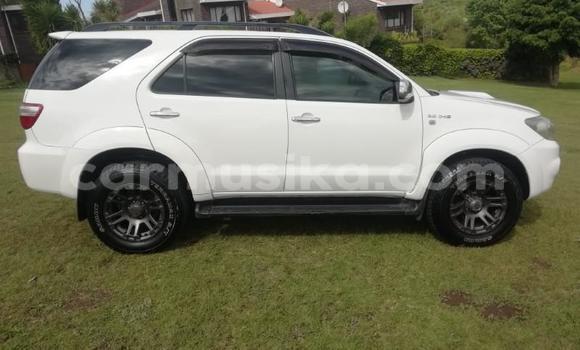Buy Used Toyota Fortuner White Car in Willowvale in Harare