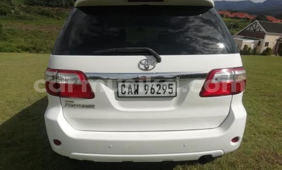 Nunua Ilio tumika Toyota Fortuner Nyeupe Gari ndani ya Willowvale nchini Harare Nunua Ilio tumika Toyota Fortuner Nyeupe Gari ndani ya Willowvale nchini Harare