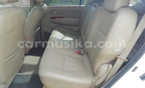 Nunua Ilio tumika Toyota Fortuner Nyeupe Gari ndani ya Willowvale nchini Harare Nunua Ilio tumika Toyota Fortuner Nyeupe Gari ndani ya Willowvale nchini Harare