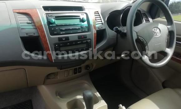 Nunua Ilio tumika Toyota Fortuner Nyeupe Gari ndani ya Willowvale nchini Harare Nunua Ilio tumika Toyota Fortuner Nyeupe Gari ndani ya Willowvale nchini Harare