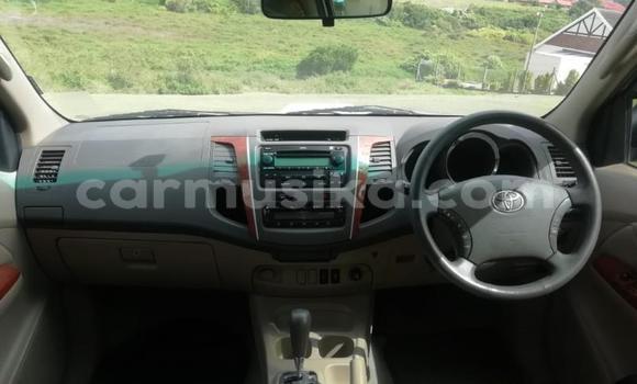 Nunua Ilio tumika Toyota Fortuner Nyeupe Gari ndani ya Willowvale nchini Harare Nunua Ilio tumika Toyota Fortuner Nyeupe Gari ndani ya Willowvale nchini Harare