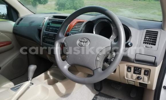 Nunua Ilio tumika Toyota Fortuner Nyeupe Gari ndani ya Willowvale nchini Harare Nunua Ilio tumika Toyota Fortuner Nyeupe Gari ndani ya Willowvale nchini Harare