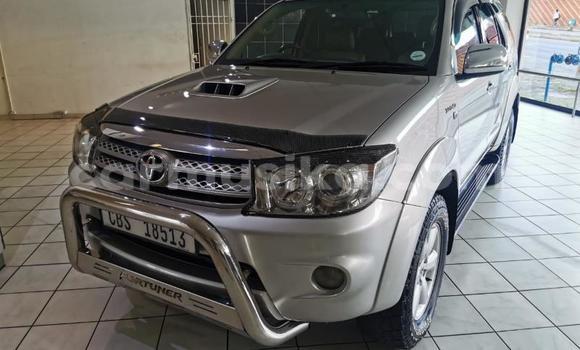 Tenga Tsaru Toyota Hilux Sirivha Mota in Willowvale in Harare