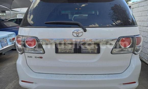 Nunua Ilio tumika Toyota Fortuner Nyeupe Gari ndani ya Willowvale nchini Harare Nunua Ilio tumika Toyota Fortuner Nyeupe Gari ndani ya Willowvale nchini Harare