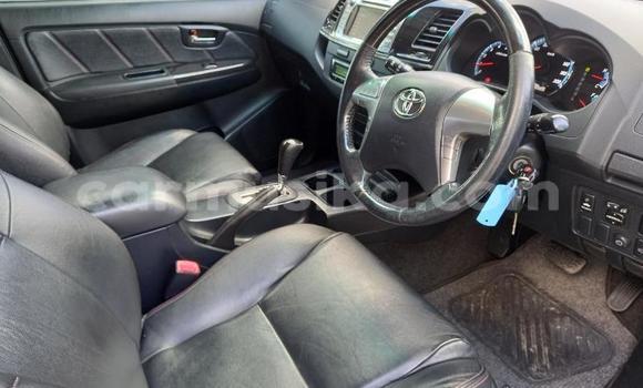 Nunua Ilio tumika Toyota Fortuner Nyeupe Gari ndani ya Willowvale nchini Harare Nunua Ilio tumika Toyota Fortuner Nyeupe Gari ndani ya Willowvale nchini Harare