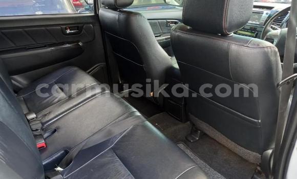 Nunua Ilio tumika Toyota Fortuner Nyeupe Gari ndani ya Willowvale nchini Harare Nunua Ilio tumika Toyota Fortuner Nyeupe Gari ndani ya Willowvale nchini Harare