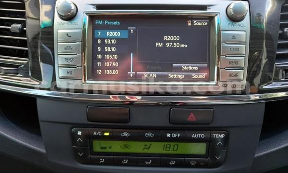 Nunua Ilio tumika Toyota Fortuner Nyeupe Gari ndani ya Willowvale nchini Harare Nunua Ilio tumika Toyota Fortuner Nyeupe Gari ndani ya Willowvale nchini Harare