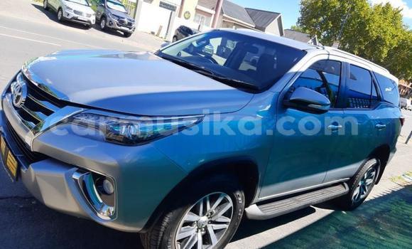 Nunua Ilio tumika Toyota Fortuner Fedha Gari ndani ya Willowvale nchini Harare Nunua Ilio tumika Toyota Fortuner Fedha Gari ndani ya Willowvale nchini Harare
