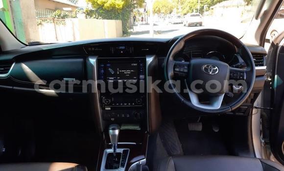 Nunua Ilio tumika Toyota Fortuner Fedha Gari ndani ya Willowvale nchini Harare Nunua Ilio tumika Toyota Fortuner Fedha Gari ndani ya Willowvale nchini Harare