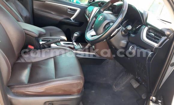 Nunua Ilio tumika Toyota Fortuner Fedha Gari ndani ya Willowvale nchini Harare Nunua Ilio tumika Toyota Fortuner Fedha Gari ndani ya Willowvale nchini Harare