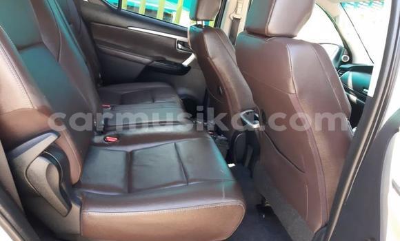 Nunua Ilio tumika Toyota Fortuner Fedha Gari ndani ya Willowvale nchini Harare Nunua Ilio tumika Toyota Fortuner Fedha Gari ndani ya Willowvale nchini Harare