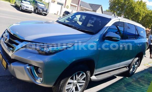 Nunua Ilio tumika Toyota Fortuner Fedha Gari ndani ya Willowvale nchini Harare Nunua Ilio tumika Toyota Fortuner Fedha Gari ndani ya Willowvale nchini Harare
