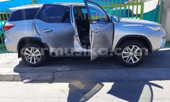 Nunua Ilio tumika Toyota Fortuner Fedha Gari ndani ya Willowvale nchini Harare Nunua Ilio tumika Toyota Fortuner Fedha Gari ndani ya Willowvale nchini Harare