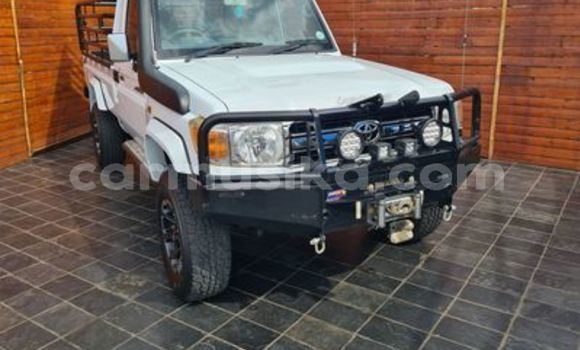 Nunua Ilio tumika Toyota Land Cruiser Nyeupe Gari ndani ya Beitbridge nchini Matabeleland Kusini