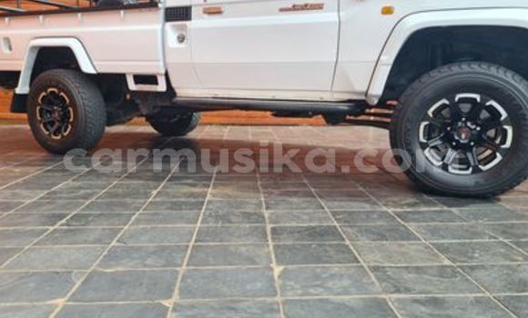 Nunua Ilio tumika Toyota Land Cruiser Nyeupe Gari ndani ya Beitbridge nchini Matabeleland Kusini Nunua Ilio tumika Toyota Land Cruiser Nyeupe Gari ndani ya Beitbridge nchini Matabeleland Kusini
