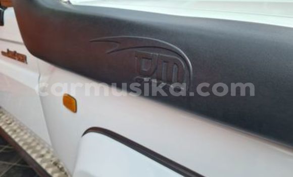 Nunua Ilio tumika Toyota Land Cruiser Nyeupe Gari ndani ya Beitbridge nchini Matabeleland Kusini Nunua Ilio tumika Toyota Land Cruiser Nyeupe Gari ndani ya Beitbridge nchini Matabeleland Kusini
