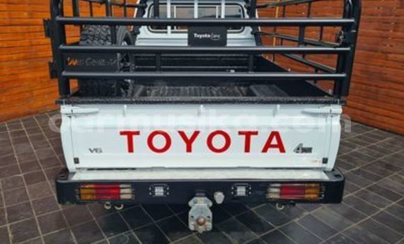 Nunua Ilio tumika Toyota Land Cruiser Nyeupe Gari ndani ya Beitbridge nchini Matabeleland Kusini Nunua Ilio tumika Toyota Land Cruiser Nyeupe Gari ndani ya Beitbridge nchini Matabeleland Kusini