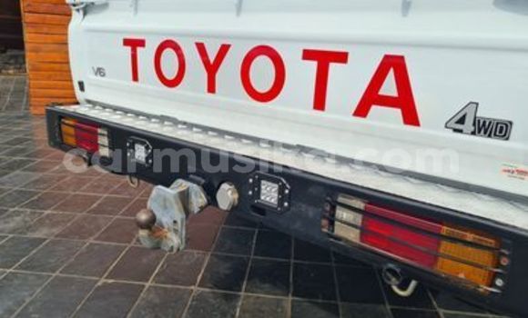 Nunua Ilio tumika Toyota Land Cruiser Nyeupe Gari ndani ya Beitbridge nchini Matabeleland Kusini Nunua Ilio tumika Toyota Land Cruiser Nyeupe Gari ndani ya Beitbridge nchini Matabeleland Kusini