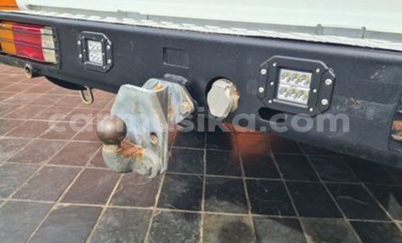 Nunua Ilio tumika Toyota Land Cruiser Nyeupe Gari ndani ya Beitbridge nchini Matabeleland Kusini Nunua Ilio tumika Toyota Land Cruiser Nyeupe Gari ndani ya Beitbridge nchini Matabeleland Kusini