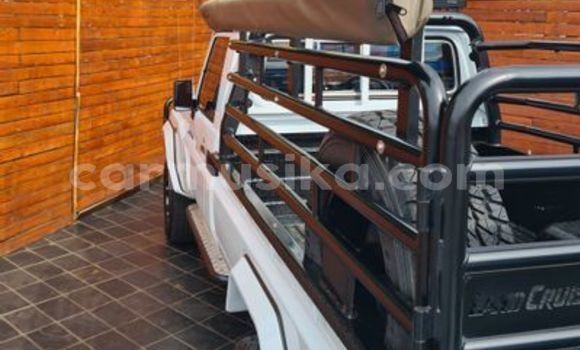 Nunua Ilio tumika Toyota Land Cruiser Nyeupe Gari ndani ya Beitbridge nchini Matabeleland Kusini Nunua Ilio tumika Toyota Land Cruiser Nyeupe Gari ndani ya Beitbridge nchini Matabeleland Kusini