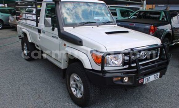 Buy Used Toyota Land Cruiser White Car in Beitbridge in Matabeleland South