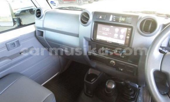 Buy Used Toyota Land Cruiser White Car in Beitbridge in Matabeleland South Buy Used Toyota Land Cruiser White Car in Beitbridge in Matabeleland South