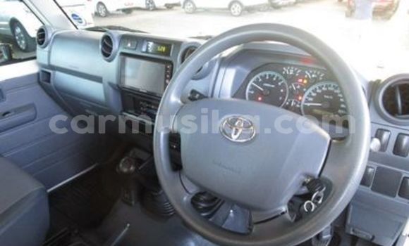 Buy Used Toyota Land Cruiser White Car in Beitbridge in Matabeleland South Buy Used Toyota Land Cruiser White Car in Beitbridge in Matabeleland South